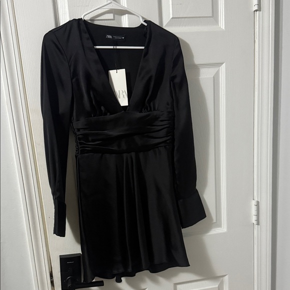 Zara Dresses & Skirts - Zara Elegant Black Long Sleeve Dress